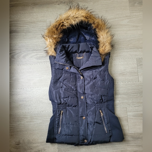 Coalition LA hooded puffer vest - Picture 1 of 8